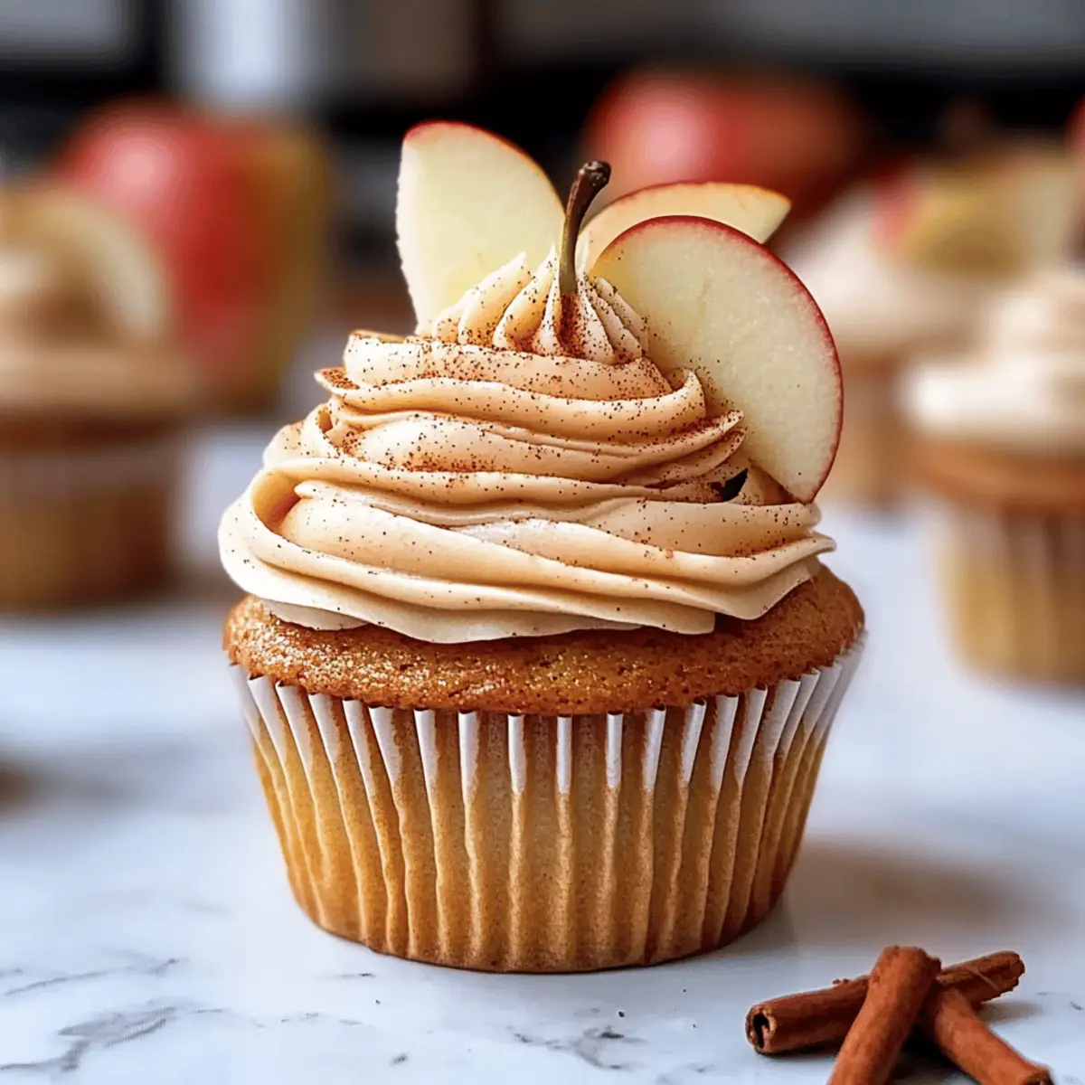 Cinnamon Apple Cider Cupcakes for Cozy Fall Gatherings 1 Cinnamon Apple Cider Cupcakes rq8wny