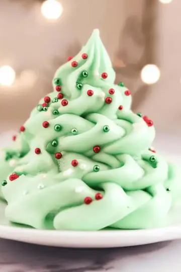 Delightful Christmas Tree Meringues That Melt in Your Mouth 37 Christmas Tree Meringues